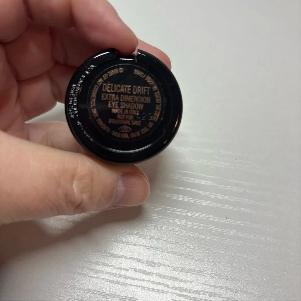 MAC Delicate Drift Extra Dimension Eye Shadow - Picture 2 of 2